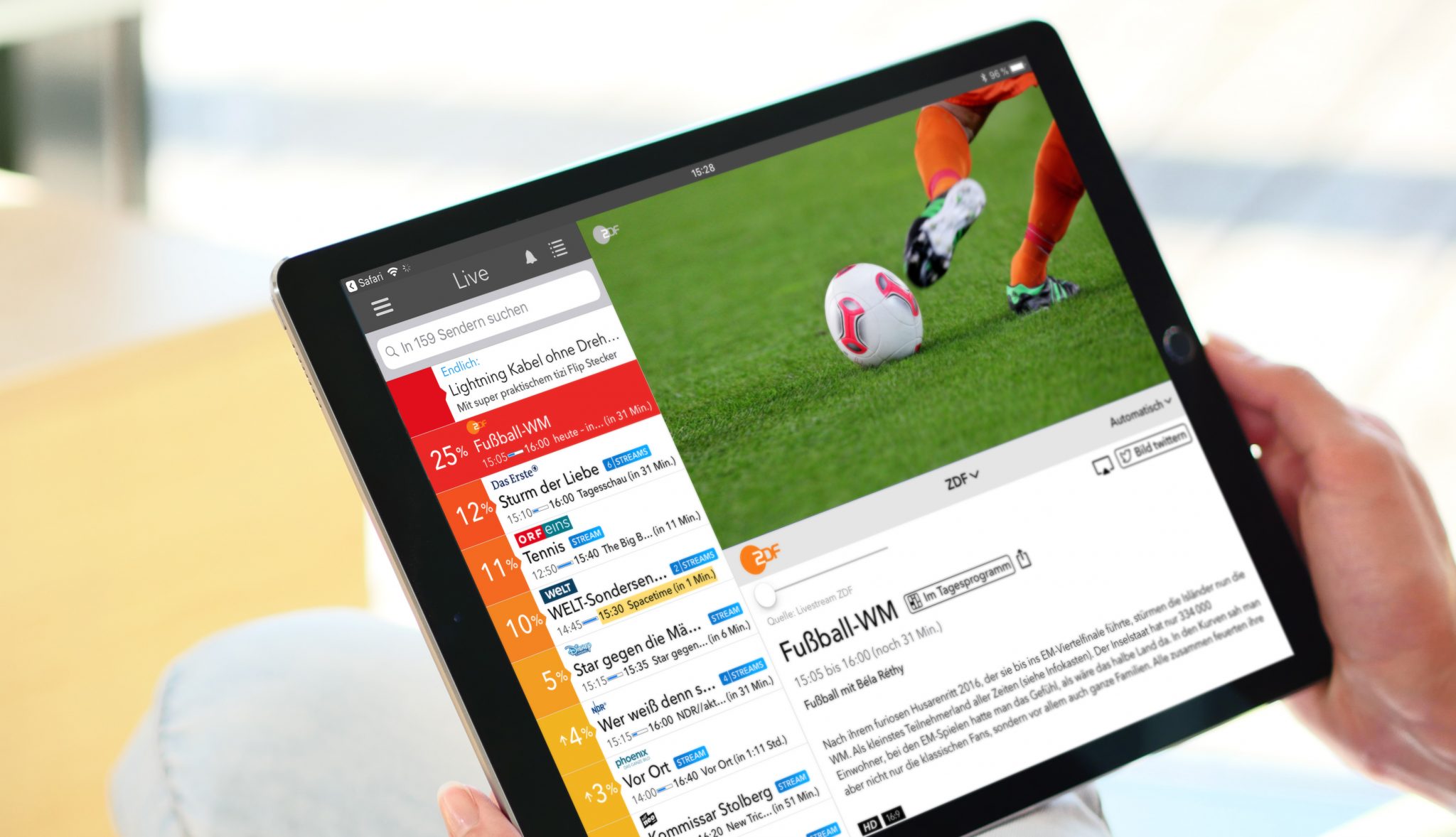 Live TV App auf iPad in Händen